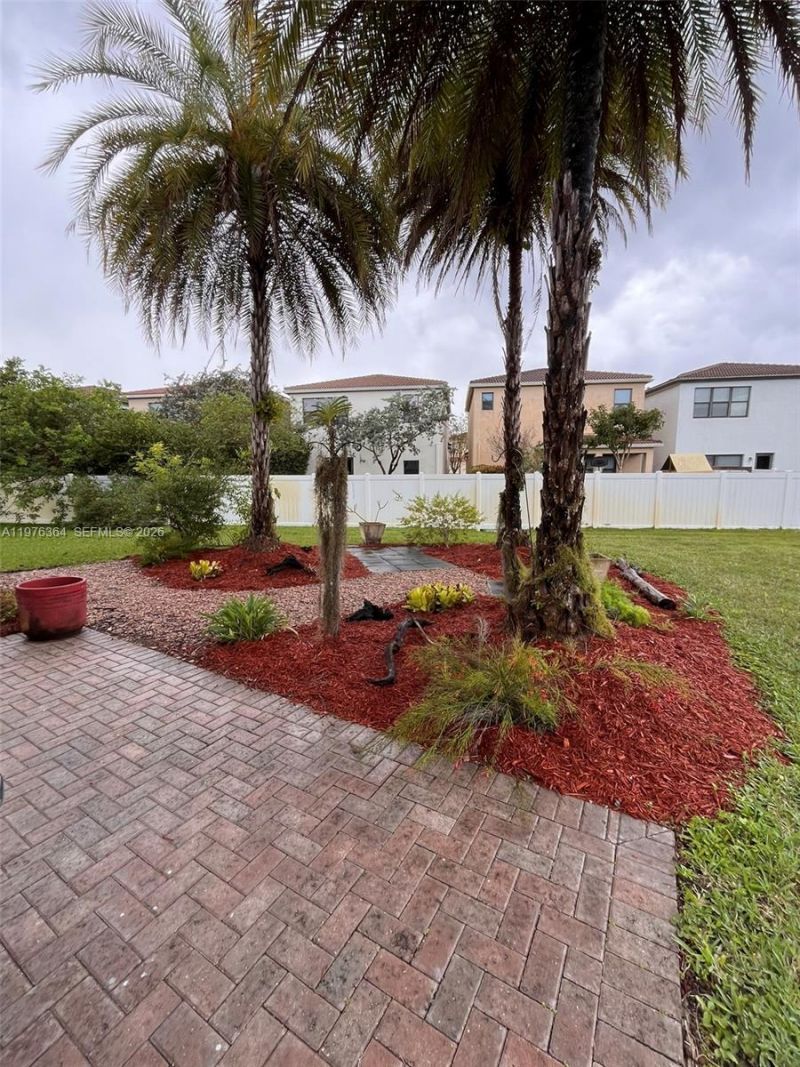 933 NE 191st St, Miami, FL 33179 Photo