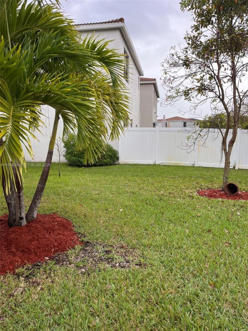 933 NE 191st St, Miami, FL 33179 Photo