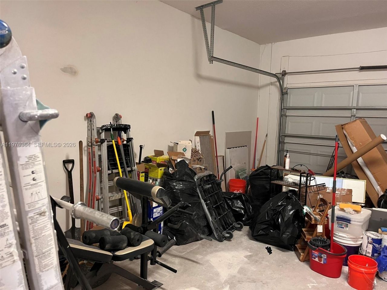 933 NE 191st St, Miami, FL 33179 Photo