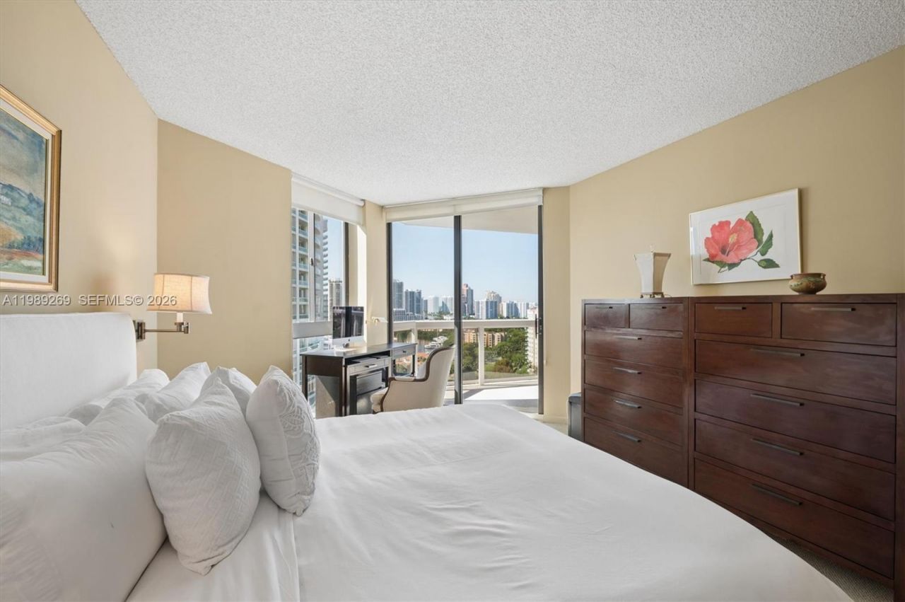 20185 E Country Club Dr , Unit 1805, Aventura, FL 33180 Photo