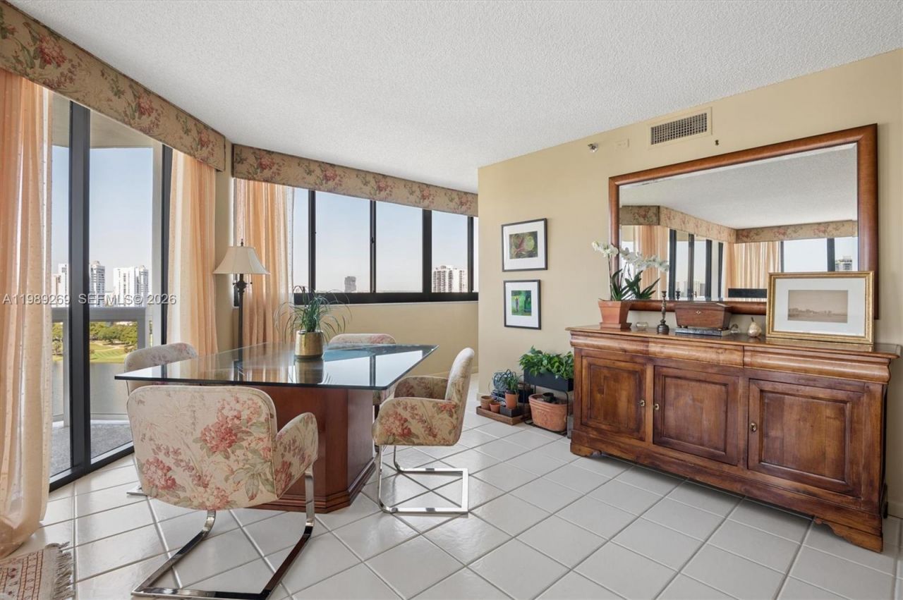 20185 E Country Club Dr , Unit 1805, Aventura, FL 33180 Photo