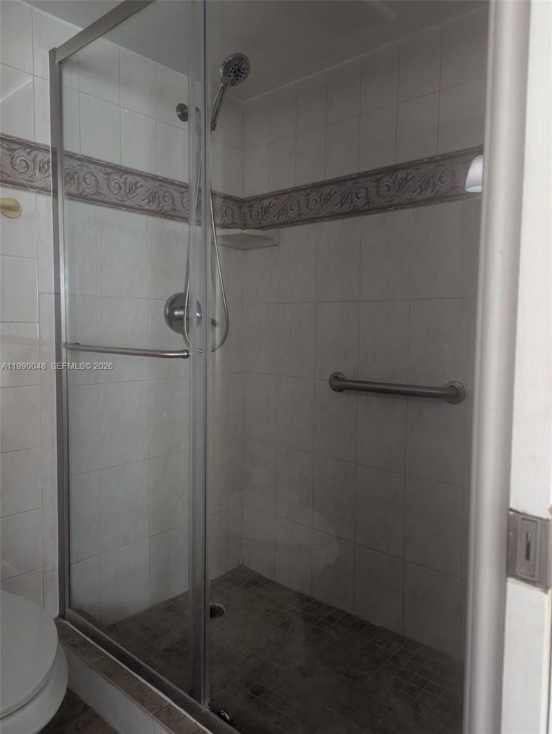 17560 Atlantic Blvd , Unit 214, Sunny Isles Beach, FL 33160 Photo