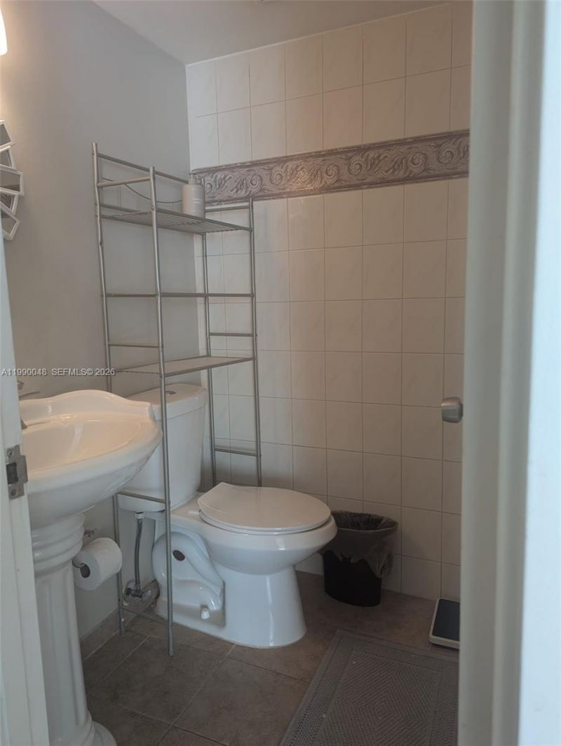 17560 Atlantic Blvd , Unit 214, Sunny Isles Beach, FL 33160 Photo