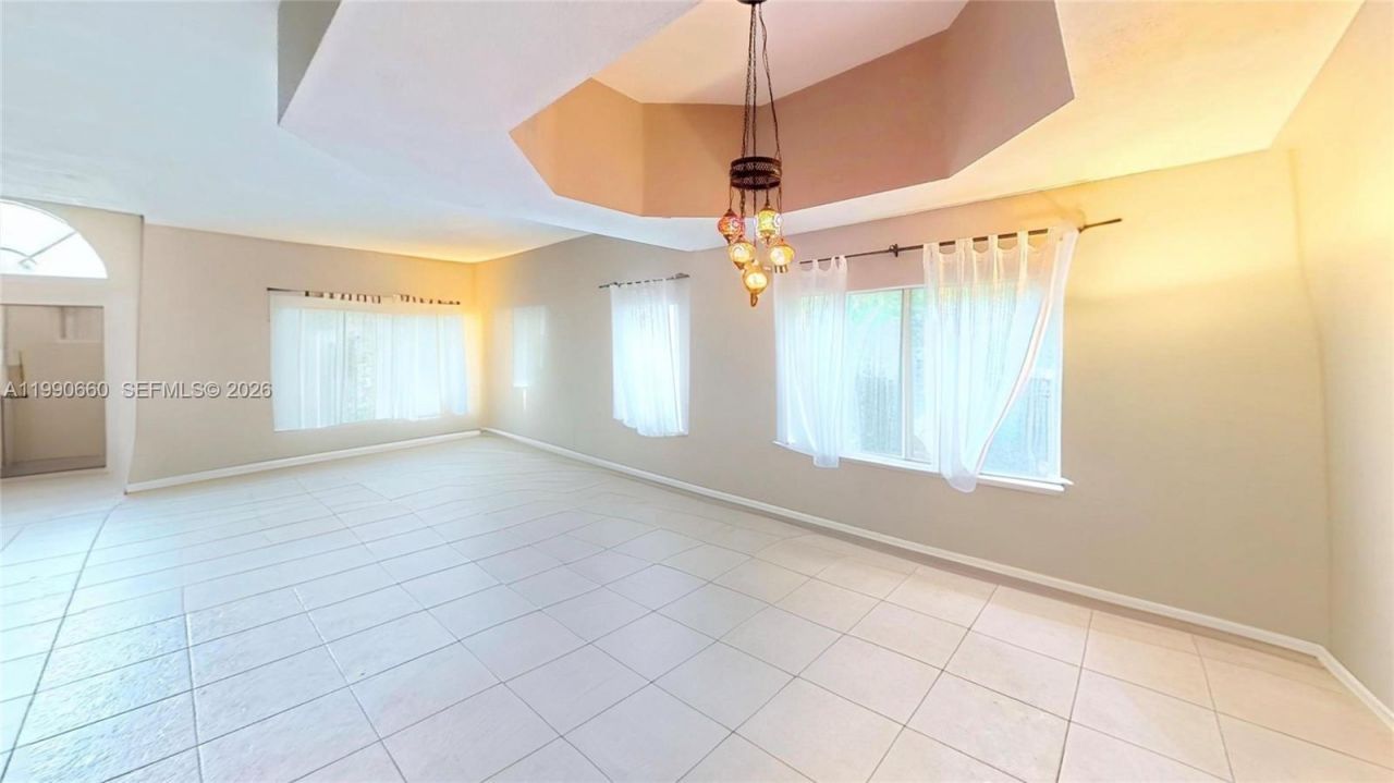 1040 NW 185th Ave, Pembroke Pines, FL 33029 Photo