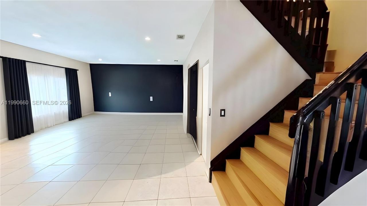 1040 NW 185th Ave, Pembroke Pines, FL 33029 Photo