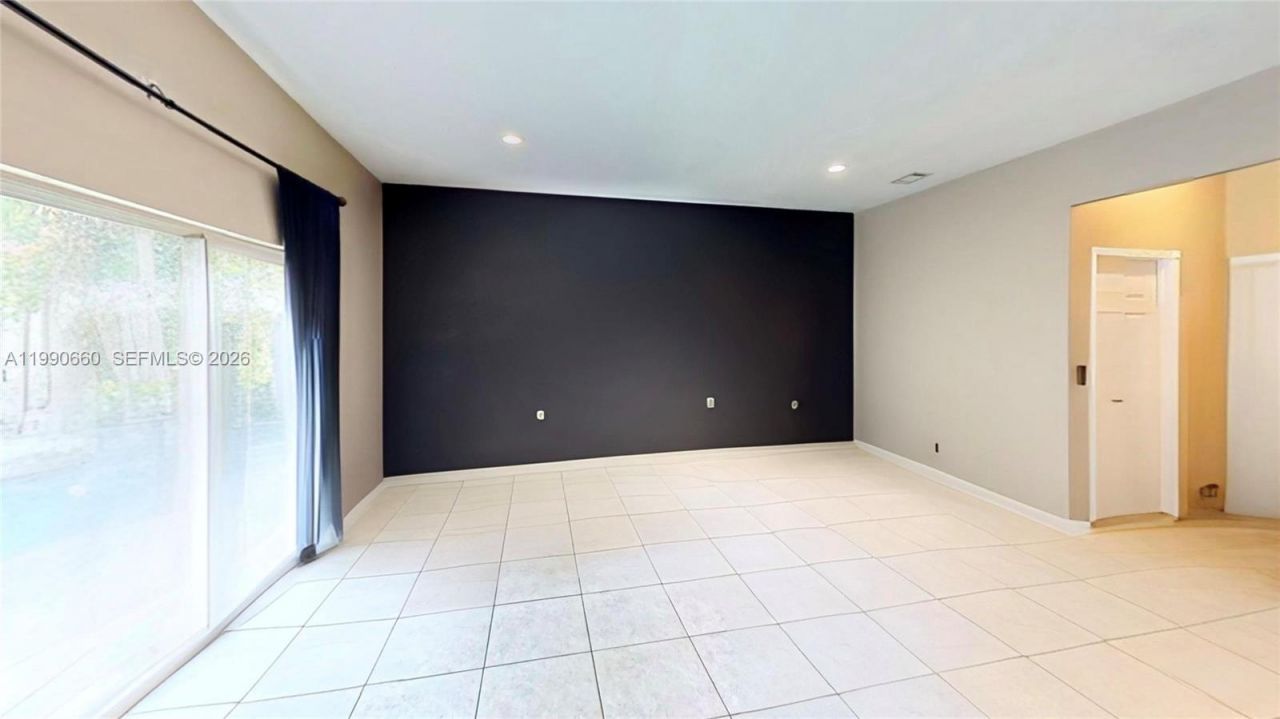 1040 NW 185th Ave, Pembroke Pines, FL 33029 Photo