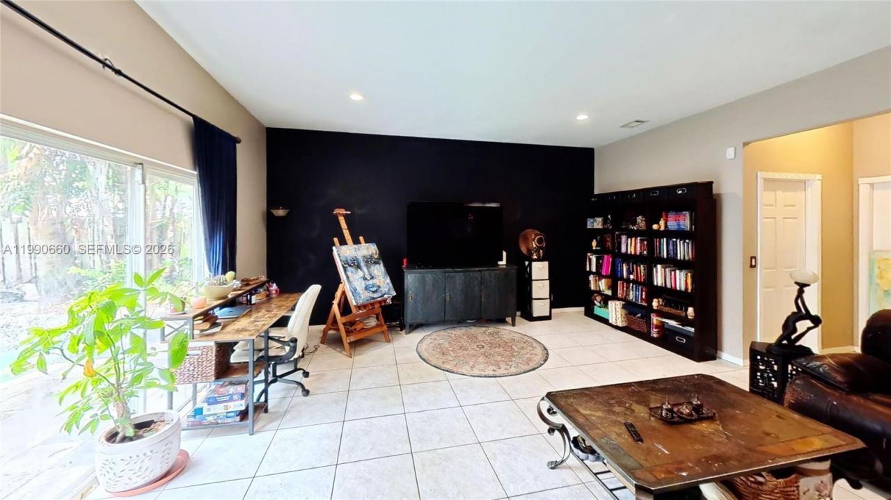 1040 NW 185th Ave, Pembroke Pines, FL 33029 Photo