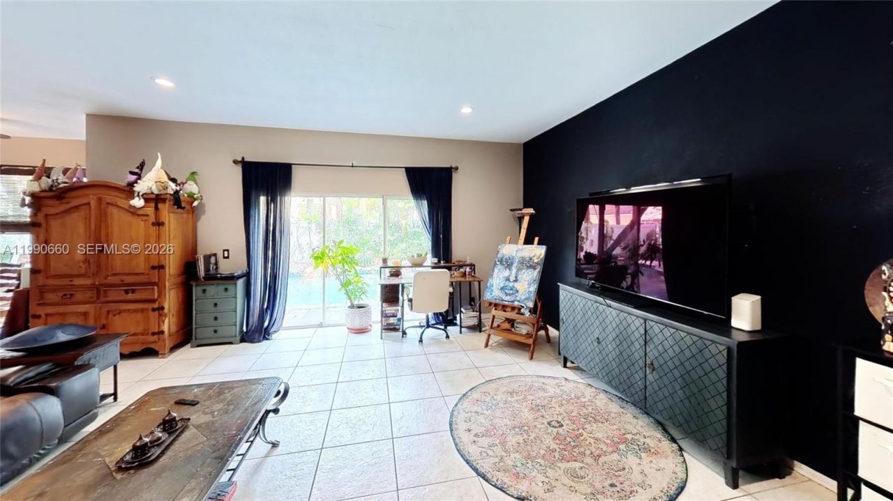 1040 NW 185th Ave, Pembroke Pines, FL 33029 Photo
