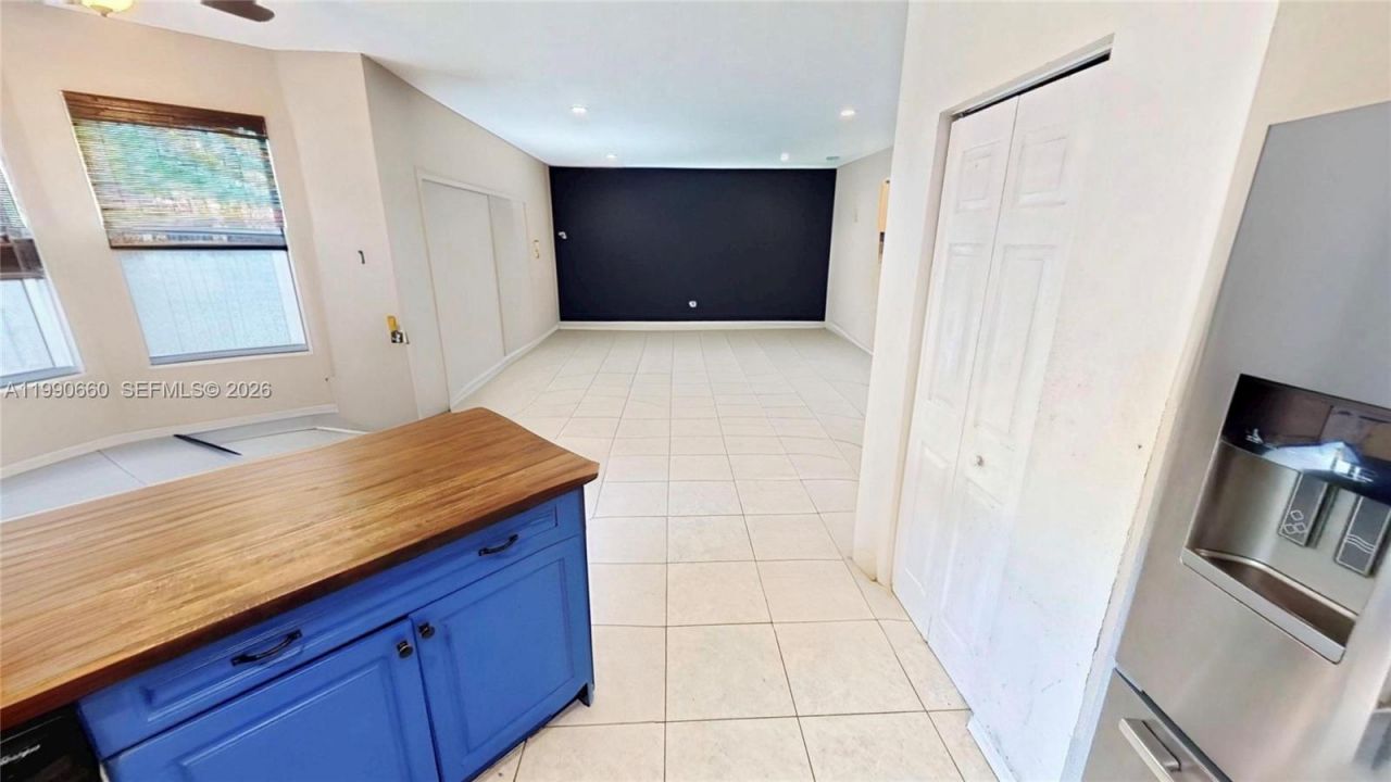 1040 NW 185th Ave, Pembroke Pines, FL 33029 Photo
