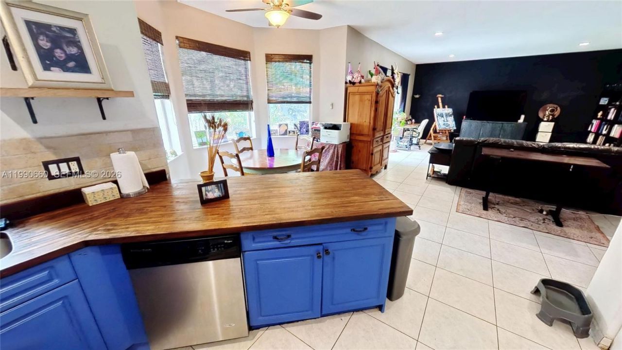 1040 NW 185th Ave, Pembroke Pines, FL 33029 Photo