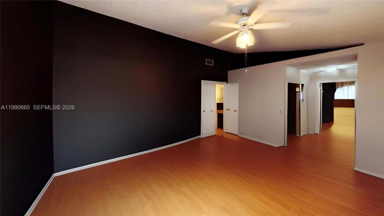 1040 NW 185th Ave, Pembroke Pines, FL 33029 Photo