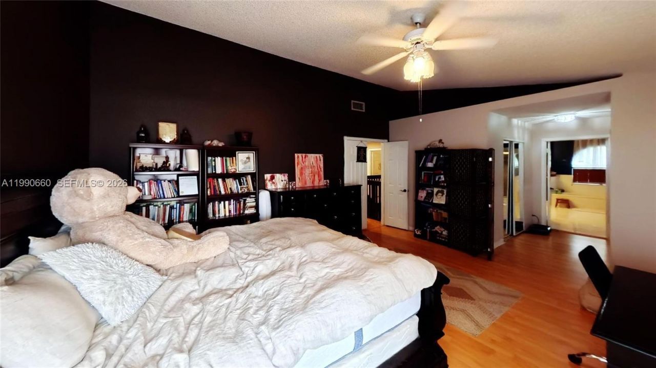 1040 NW 185th Ave, Pembroke Pines, FL 33029 Photo