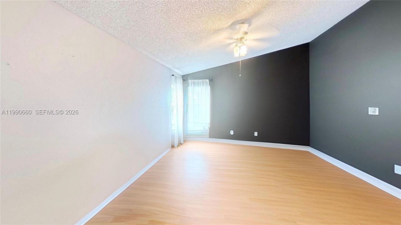 1040 NW 185th Ave, Pembroke Pines, FL 33029 Photo