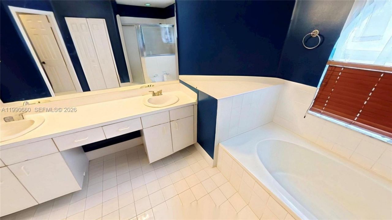 1040 NW 185th Ave, Pembroke Pines, FL 33029 Photo