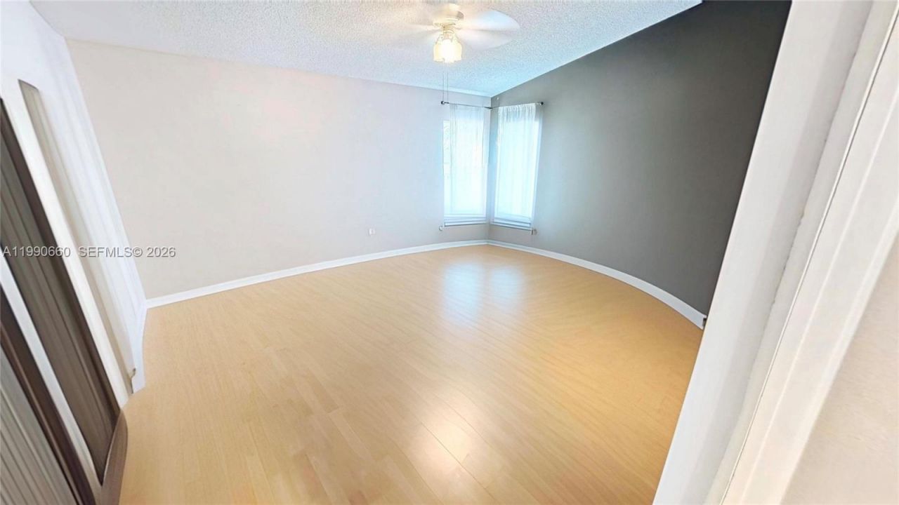 1040 NW 185th Ave, Pembroke Pines, FL 33029 Photo