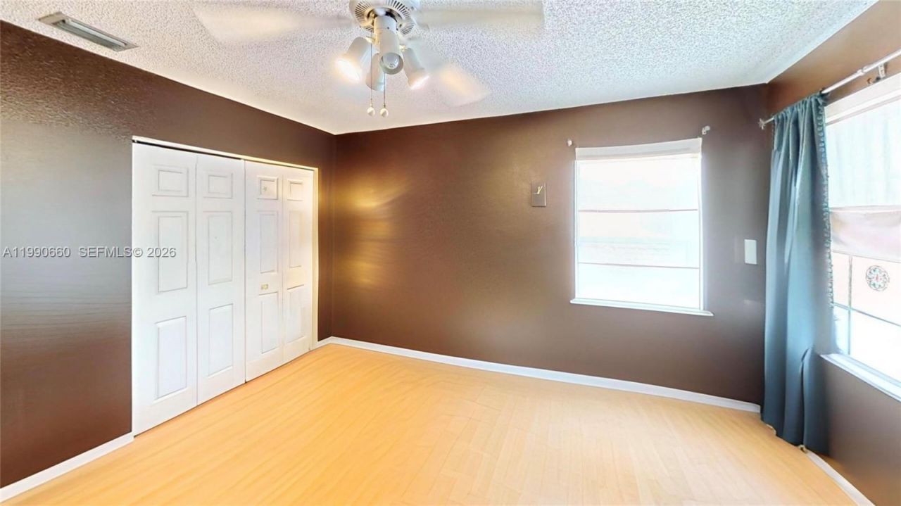 1040 NW 185th Ave, Pembroke Pines, FL 33029 Photo