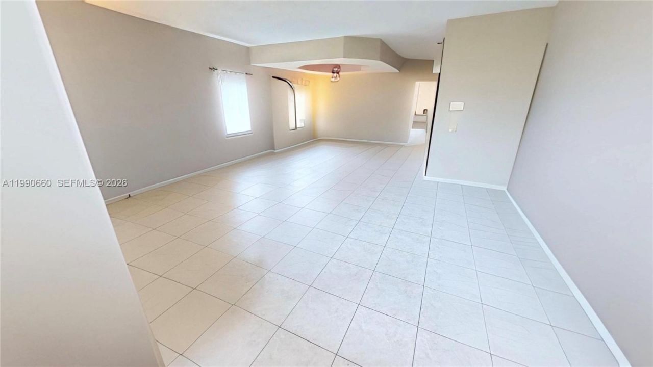 1040 NW 185th Ave, Pembroke Pines, FL 33029 Photo