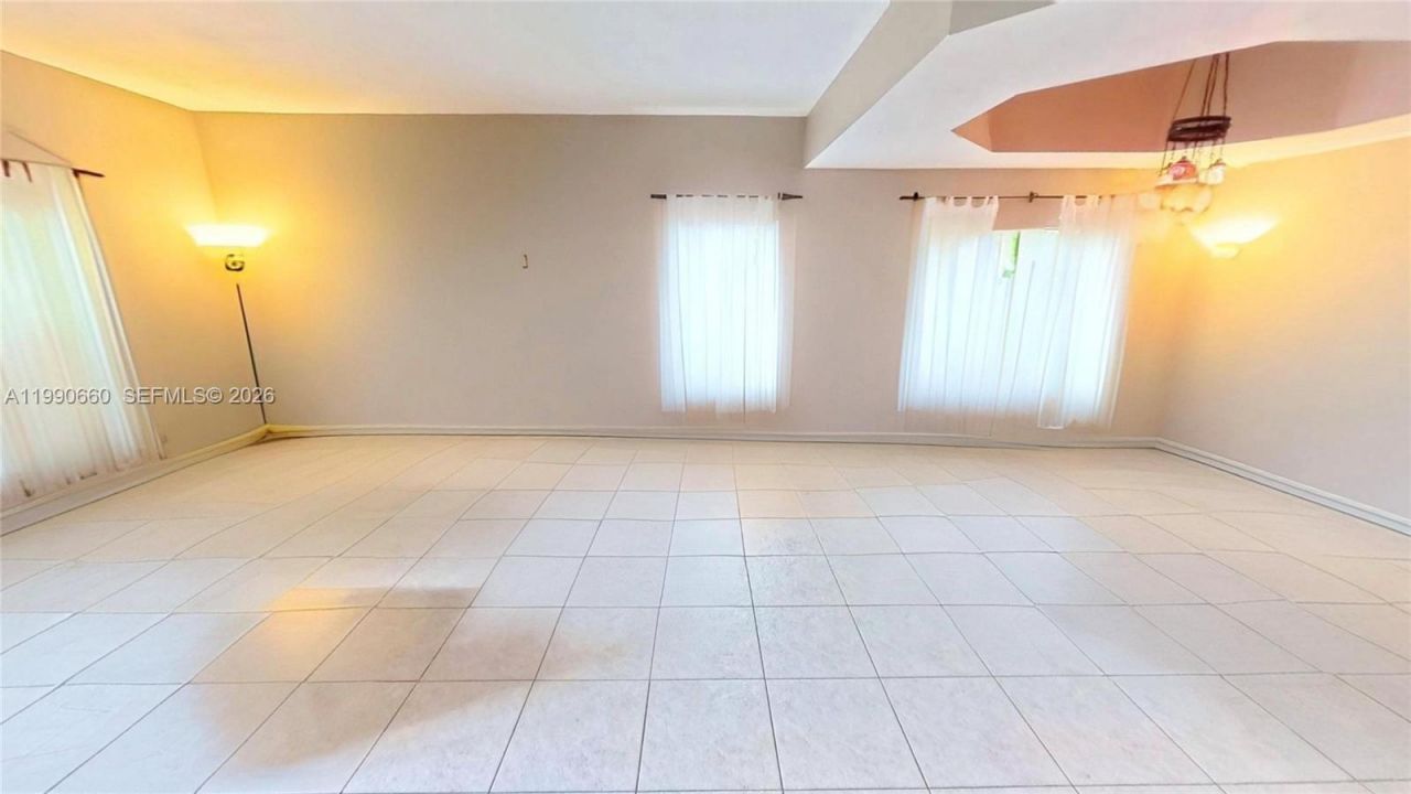 1040 NW 185th Ave, Pembroke Pines, FL 33029 Photo