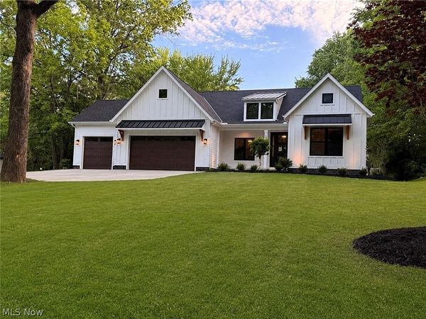 23425 Bryden Road, Shaker Heights, OH 44122
