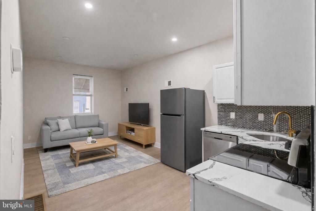 521 W Westmoreland Street, Philadelphia, PA 19140 Main Photo