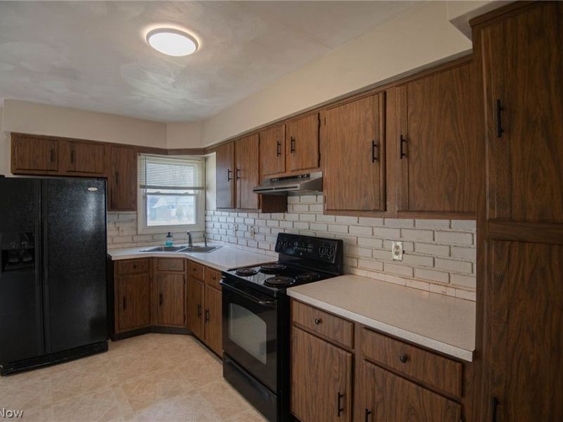 3945 S Schenley Avenue, Youngstown, OH 44511 Photo 2