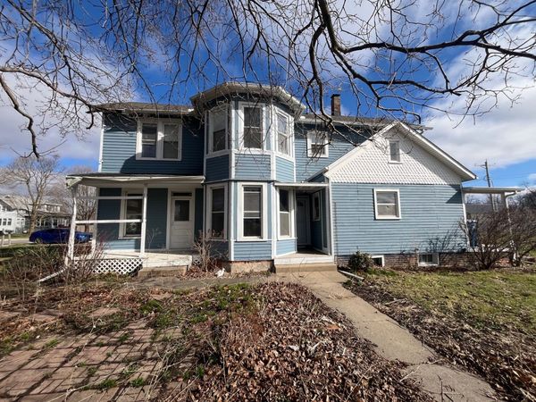 100 N Jackson Street , Flanagan, IL 61740