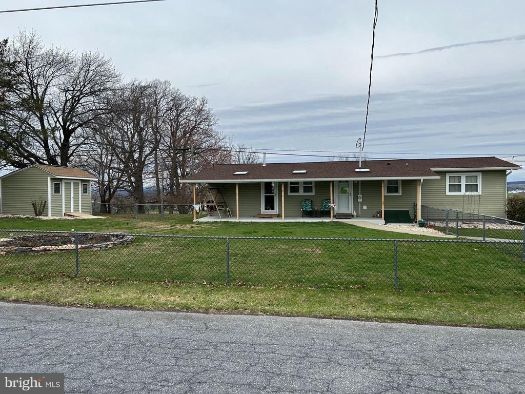 511 FREEHALL STREET , MERTZTOWN, PA 19539