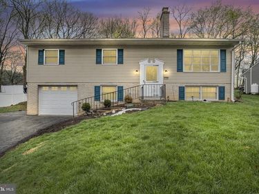 7169 CHAMBERS HILL ROAD, HARRISBURG, PA 17111