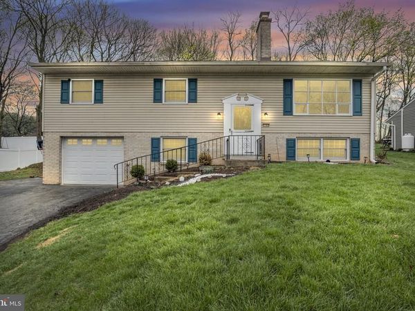 7169 CHAMBERS HILL ROAD, HARRISBURG, PA 17111