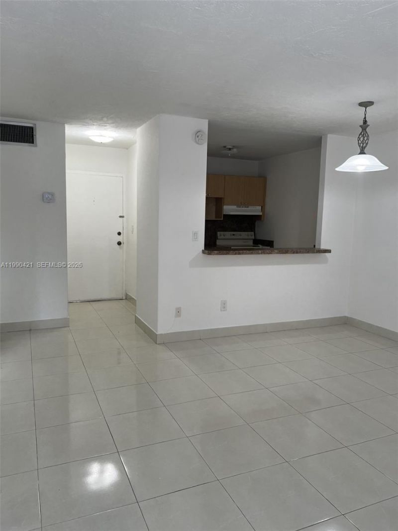 5501 NW 7th St, Unit E219, Miami, FL 33126 Photo