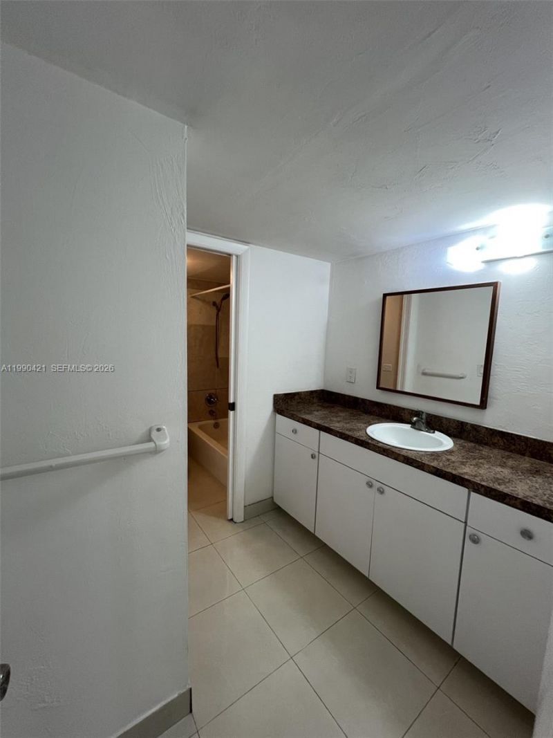 5501 NW 7th St, Unit E219, Miami, FL 33126 Photo