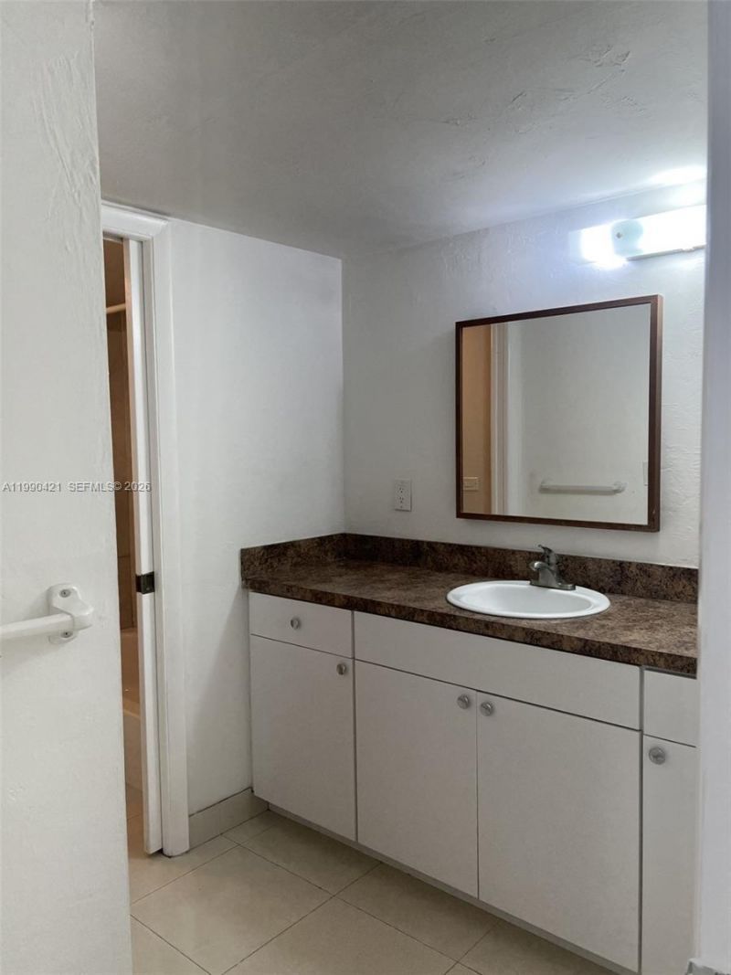 5501 NW 7th St, Unit E219, Miami, FL 33126 Photo