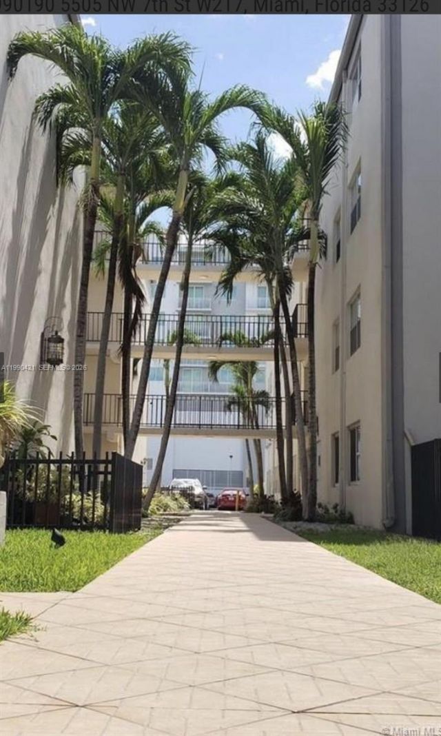5501 NW 7th St , Unit E219, Miami, FL 33126 Photo