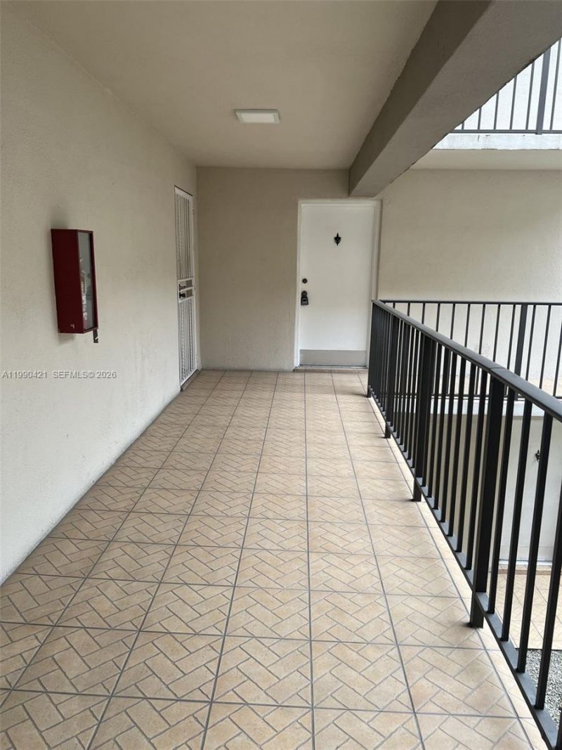 5501 NW 7th St, Unit E219, Miami, FL 33126 Photo