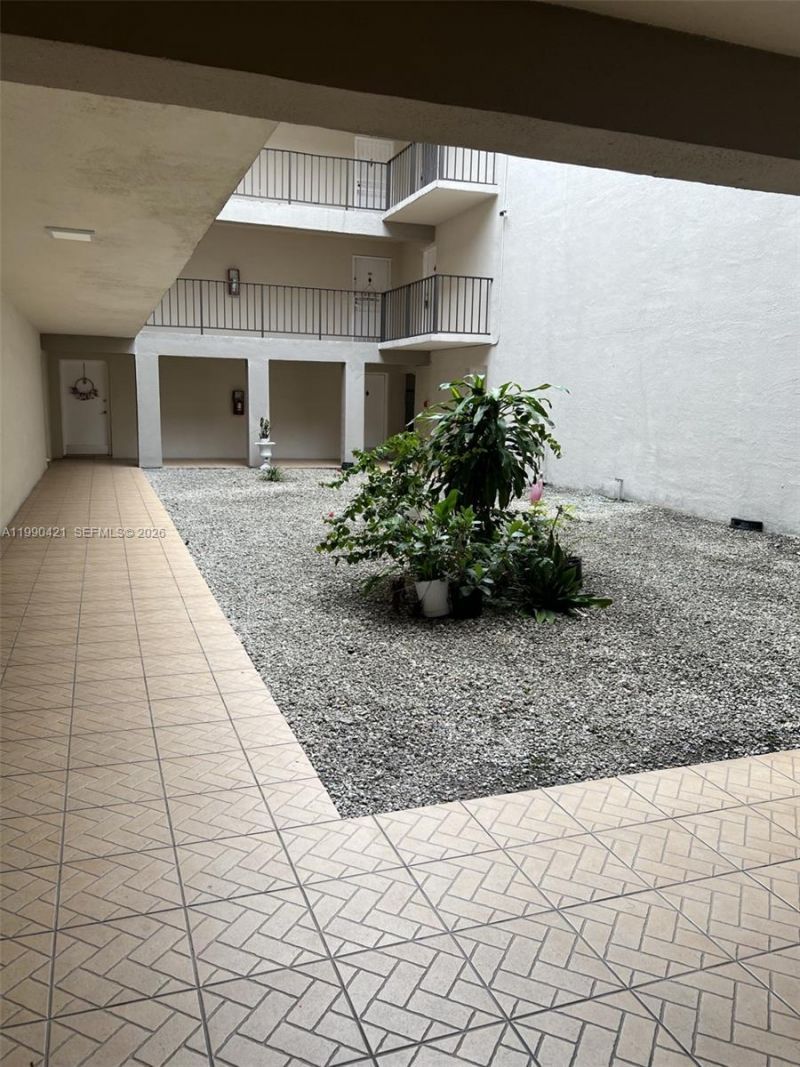 5501 NW 7th St, Unit E219, Miami, FL 33126 Photo