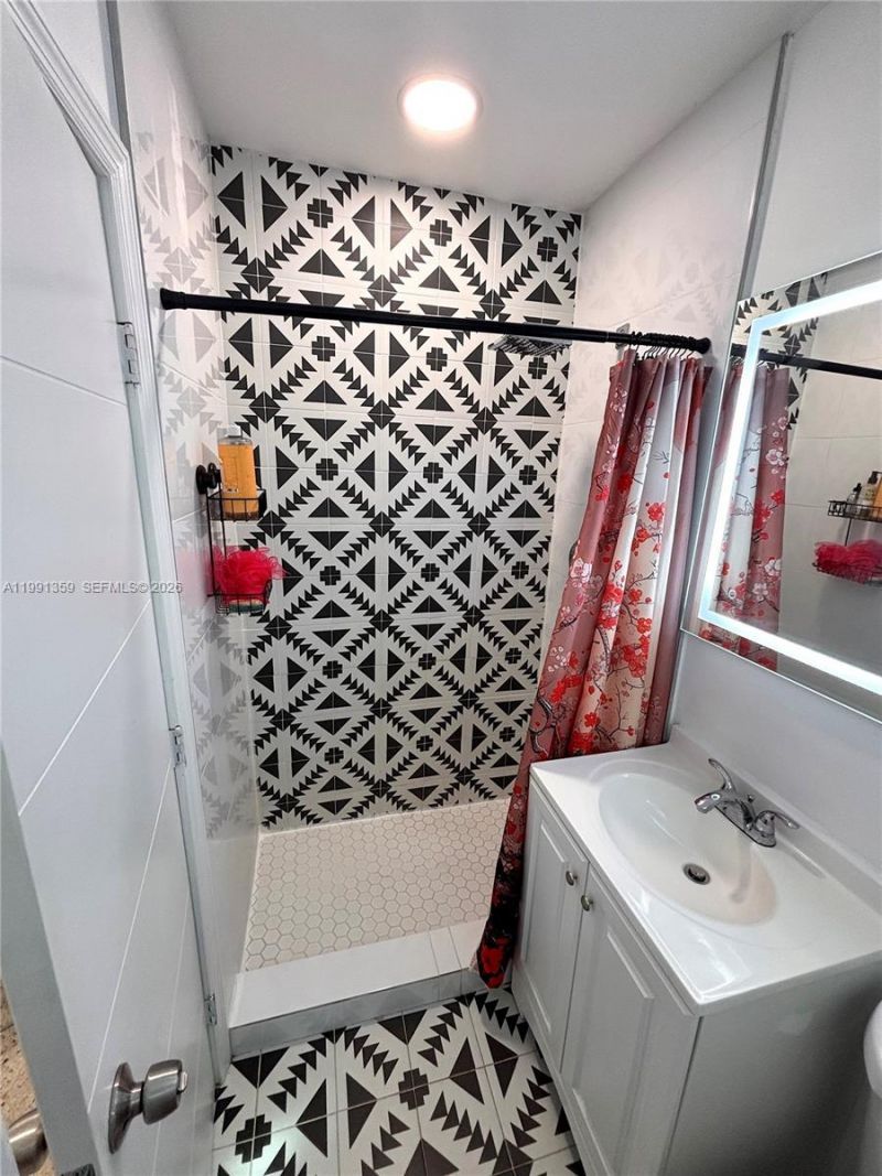 450 NE 155th Ter, Miami, FL 33162 Photo