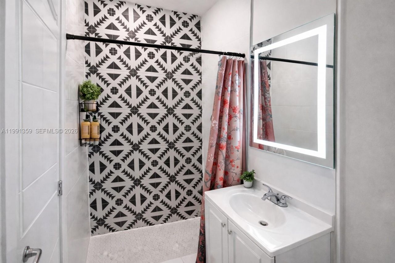 450 NE 155th Ter, Miami, FL 33162 Photo