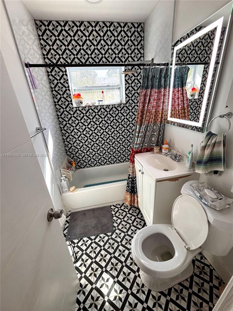 450 NE 155th Ter, Miami, FL 33162 Photo