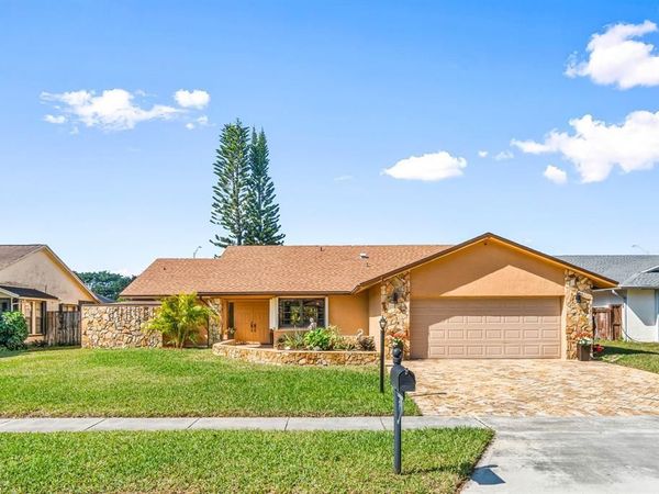 19873 Court Of The Myrtles, Boca Raton, FL 33434