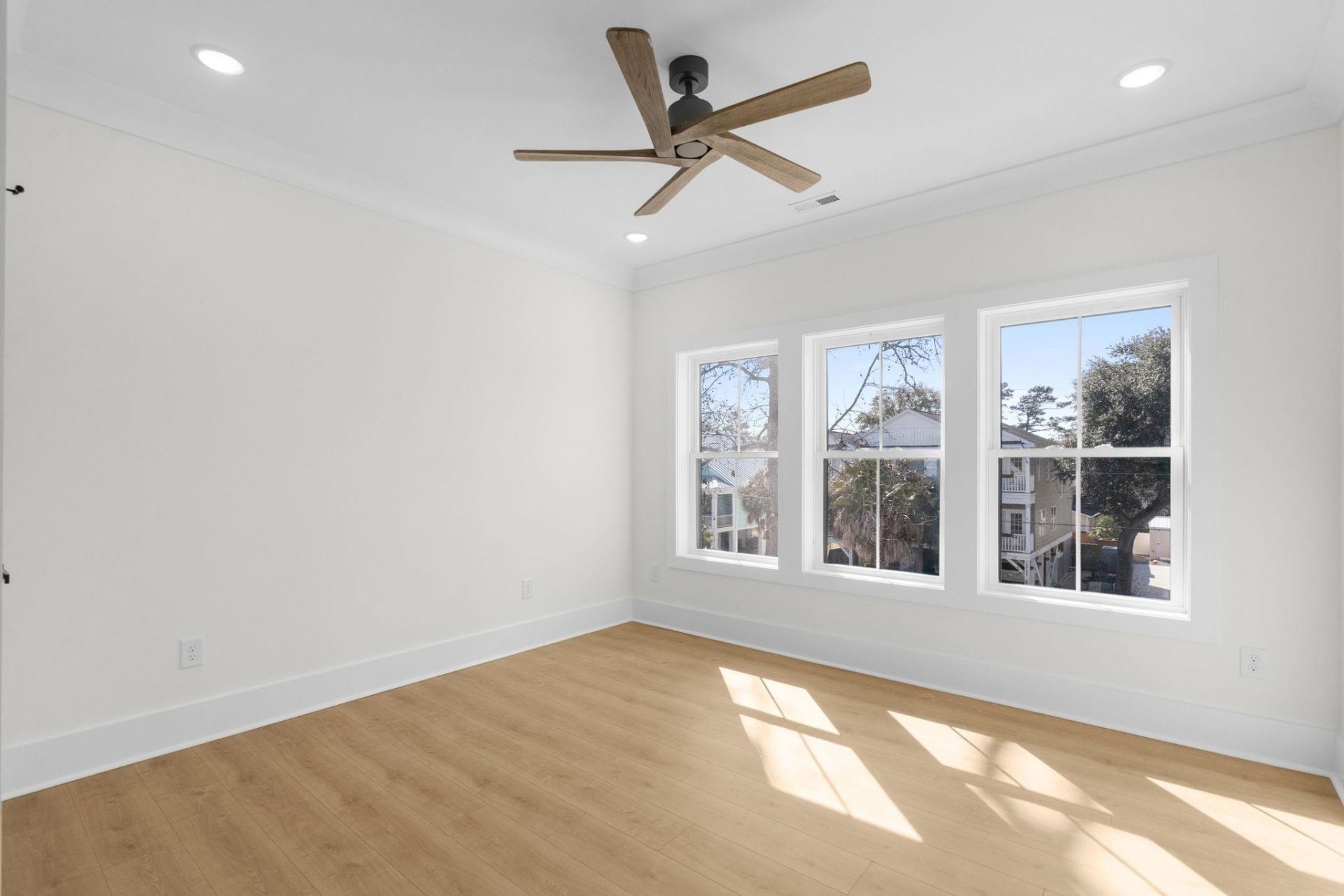 318 15th Ave. S Photo 37