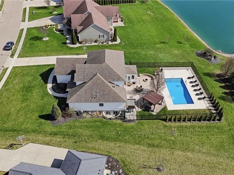 1250 Macintosh Court, Tipp City, OH 45373 Photo 6