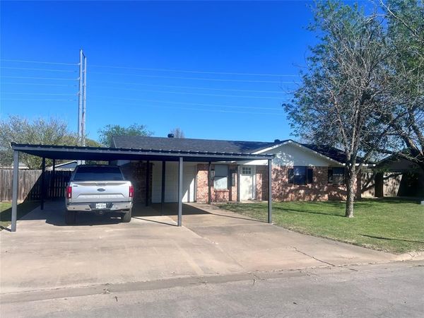 113 Candlestick Drive, Graham, TX 76450