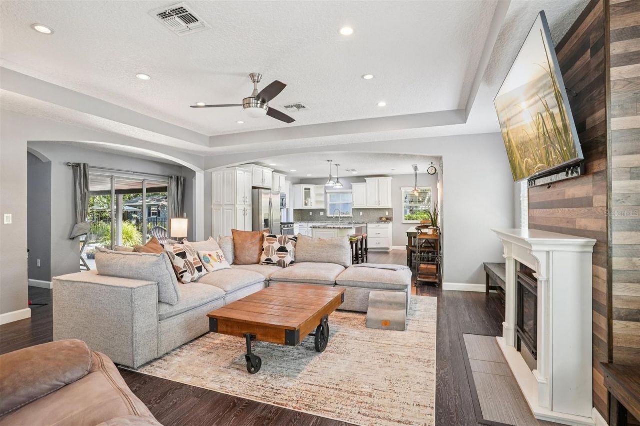 327 S Lakeview Avenue , Winter Garden, FL 34787 Photo