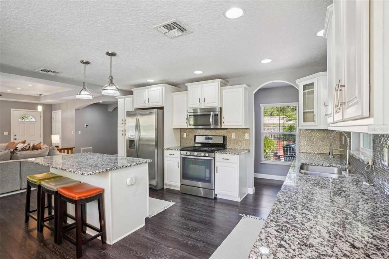 327 S Lakeview Avenue , Winter Garden, FL 34787 Photo