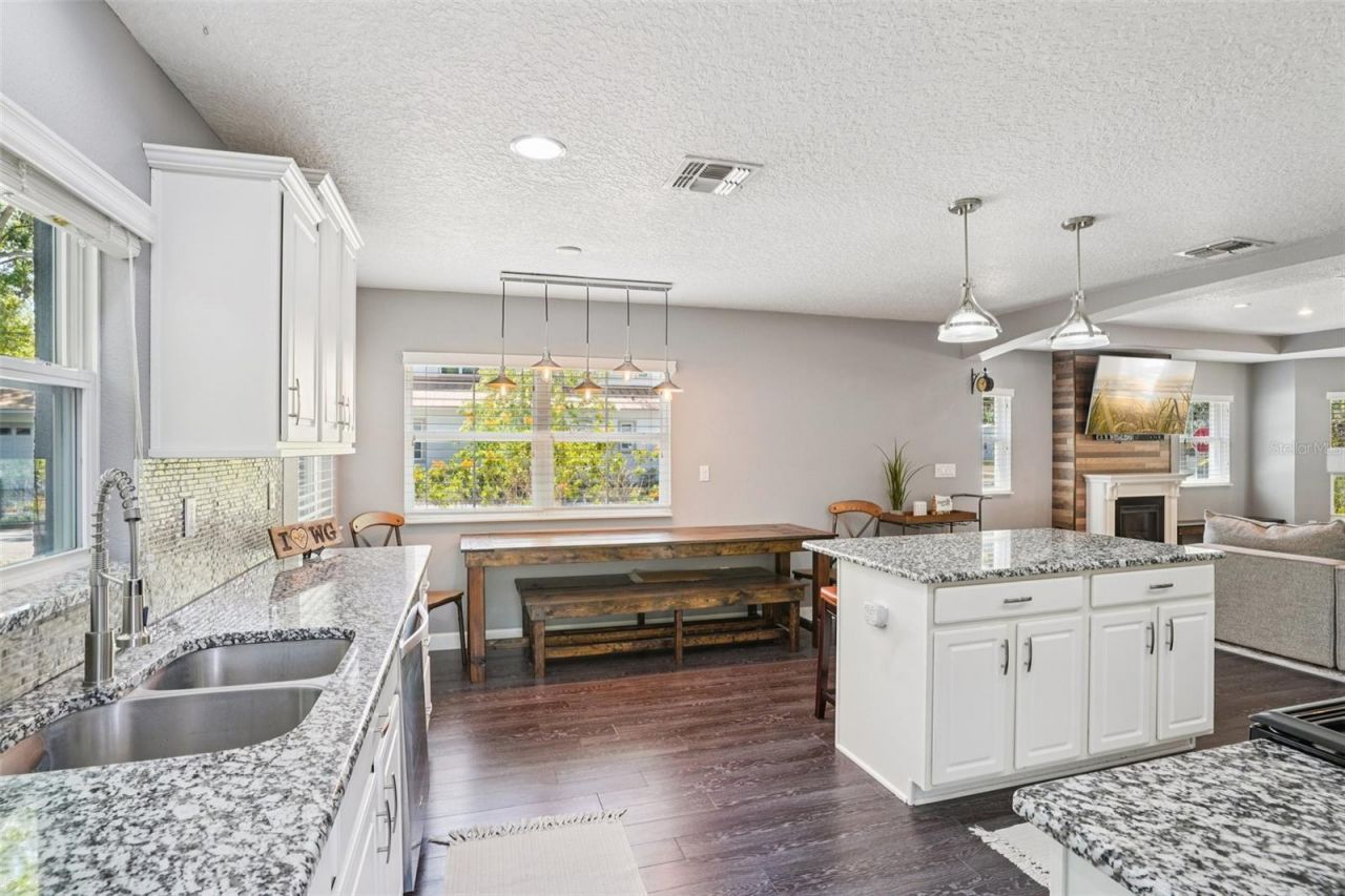 327 S Lakeview Avenue , Winter Garden, FL 34787 Photo