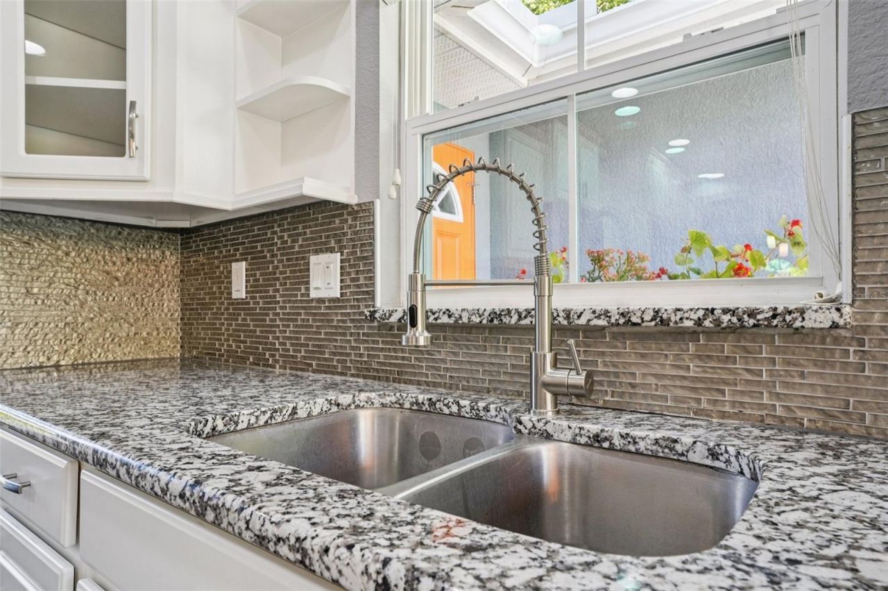 327 S Lakeview Avenue , Winter Garden, FL 34787 Photo