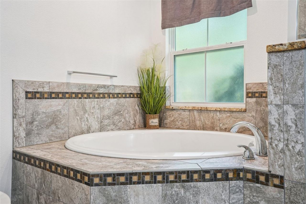 327 S Lakeview Avenue , Winter Garden, FL 34787 Photo