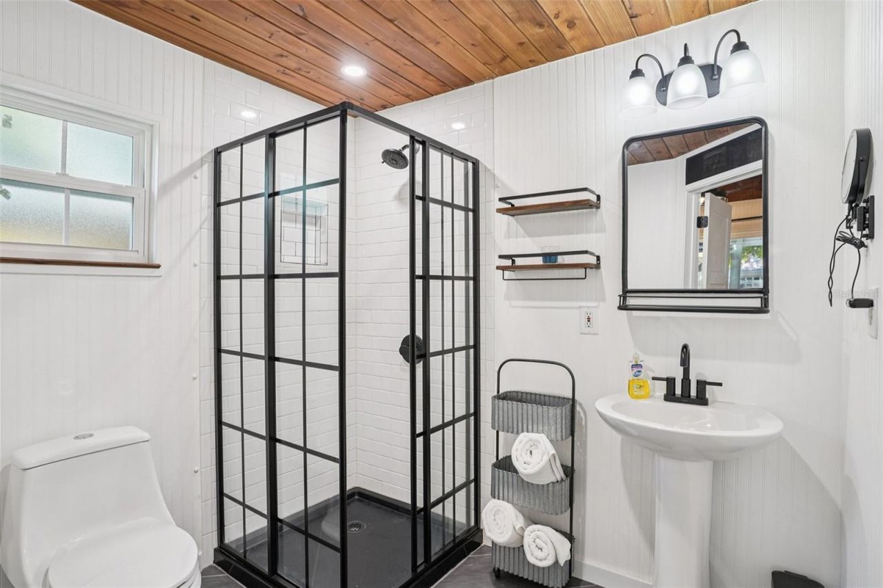 327 S Lakeview Avenue , Winter Garden, FL 34787 Photo