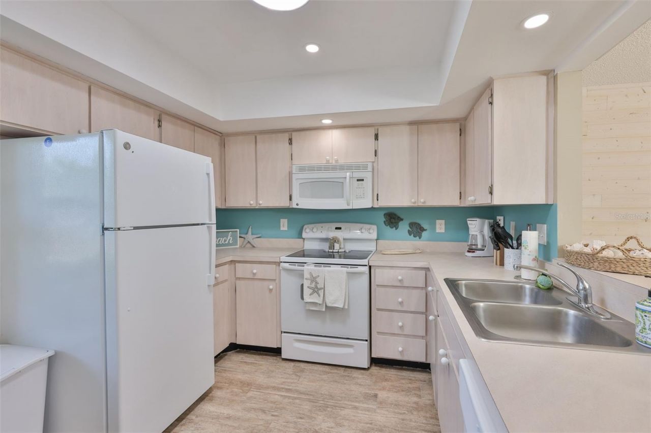 2007 N Halcyon Drive , Unit 310, Sun City Center, FL 33573 Photo