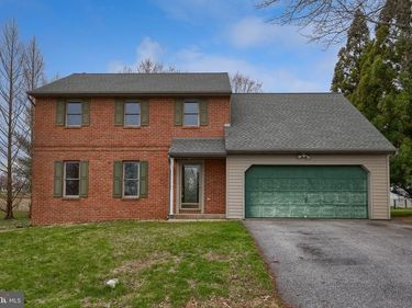 1001 REBECCA DRIVE, LITITZ, PA 17543